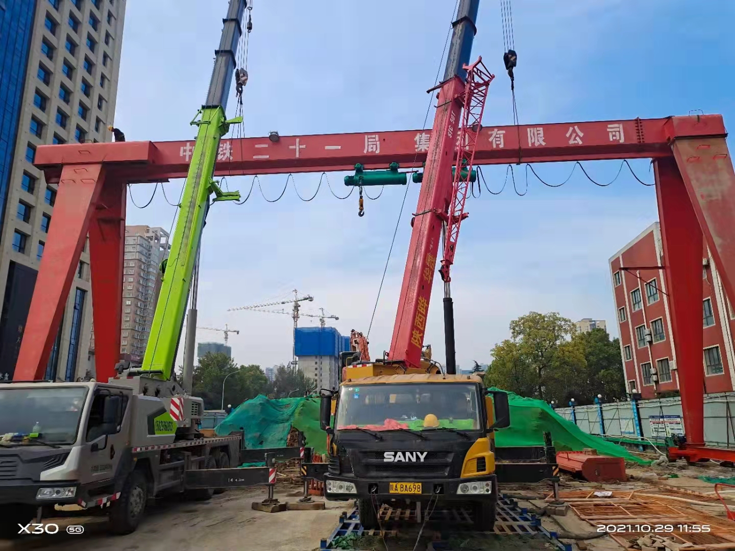 電動葫蘆單梁門式起重機(jī)